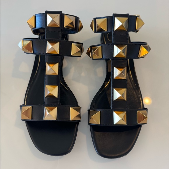 Valentino Garavani Black Roman Stud Gladiator Sandals EU 36.5 US 6.5 Authentic - Picture 1 of 11